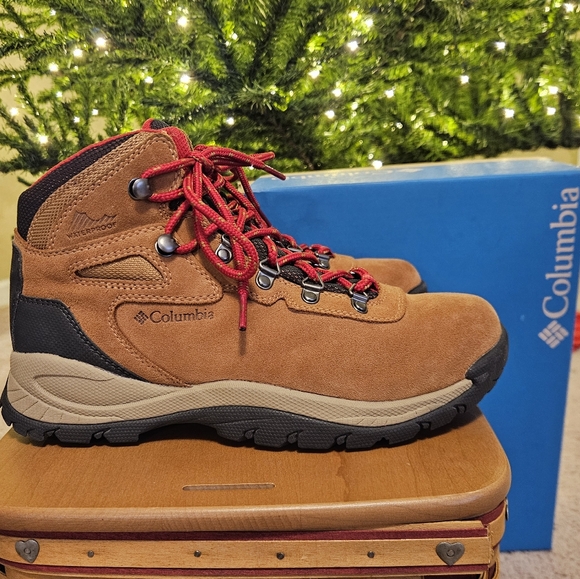 Columbia Women's Waterproof Hiking Boots - Picture 6 of 9